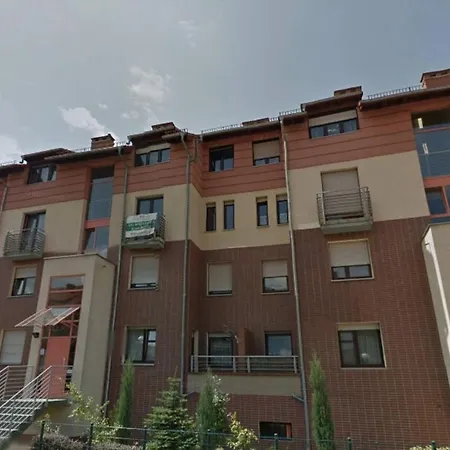 Large 2 Bedrooms Plus Living Appartamento