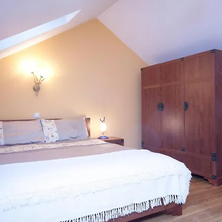 Large 2 Bedrooms Plus Living Daire *